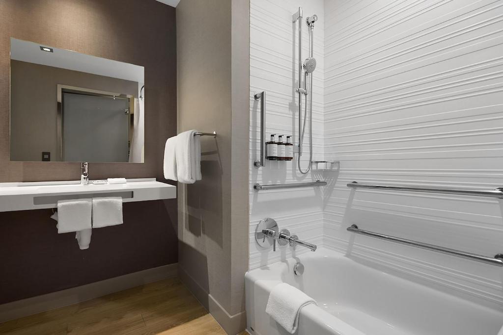 AC Hotel by Marriott Bloomington Mall of America photo 3