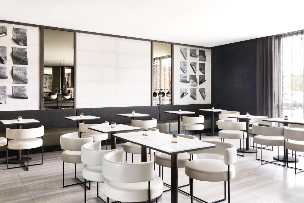 AC Hotel by Marriott Miami Airport West/Doral photo 2