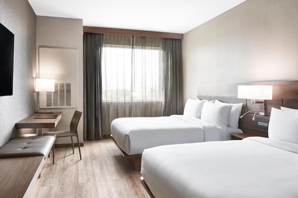 AC Hotel by Marriott Miami Airport West/Doral photo 3