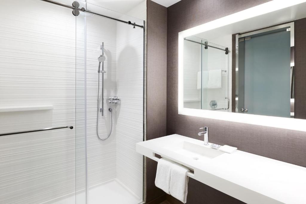 AC Hotel by Marriott Miami Airport West/Doral photo 4
