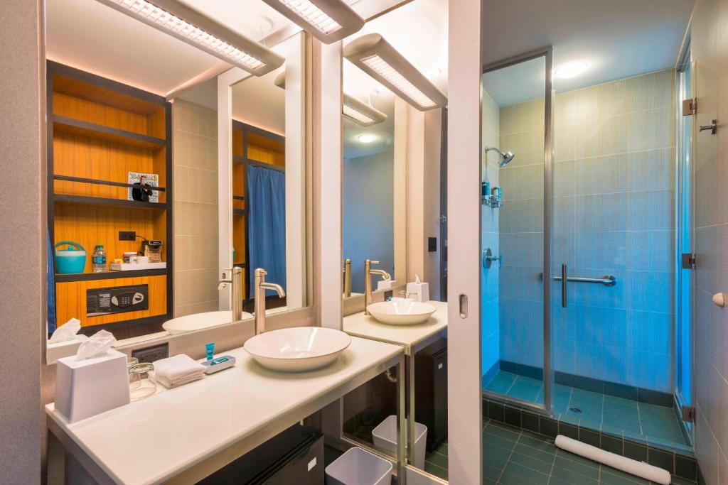 Aloft by Marriott Portland Airport at Cascade Station photo 3