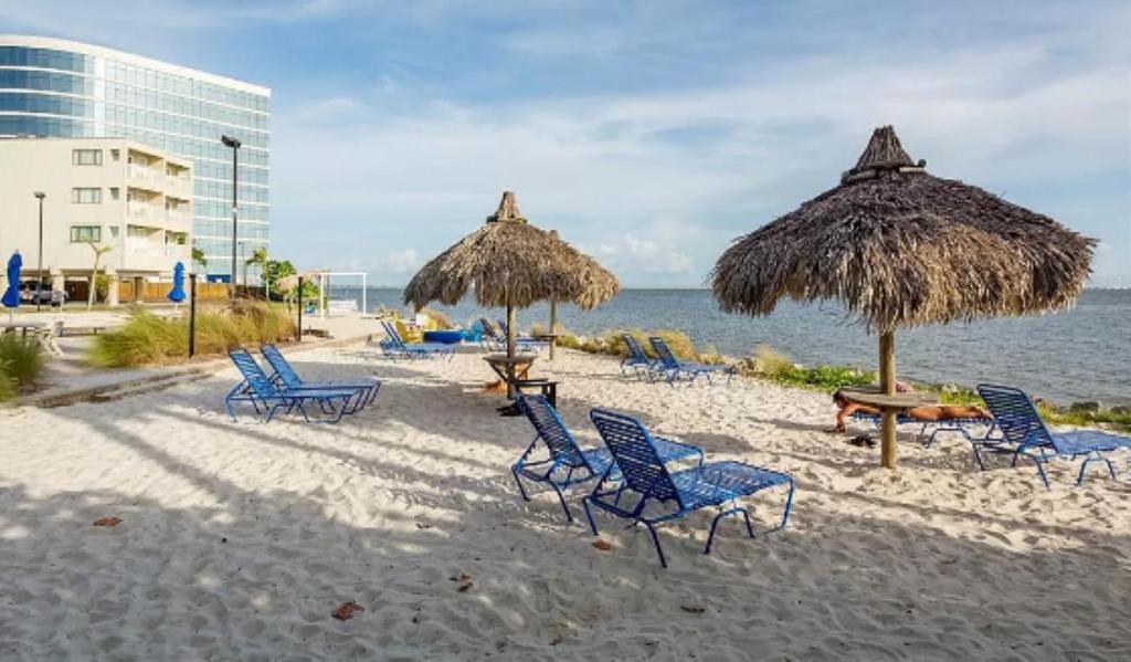 Amazing Waterfront Views Resort, Enjoy Heated Pool & Sunset!, photo 1
