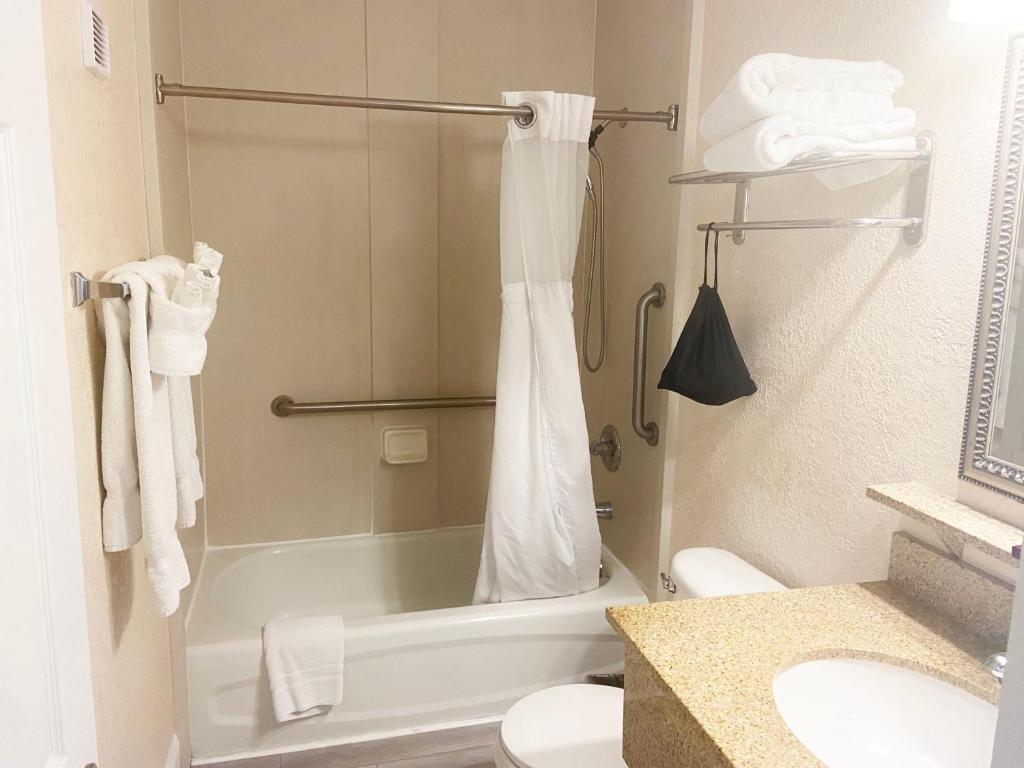 Amazing Waterfront Views Resort, Enjoy Heated Pool & Sunset! photo 3