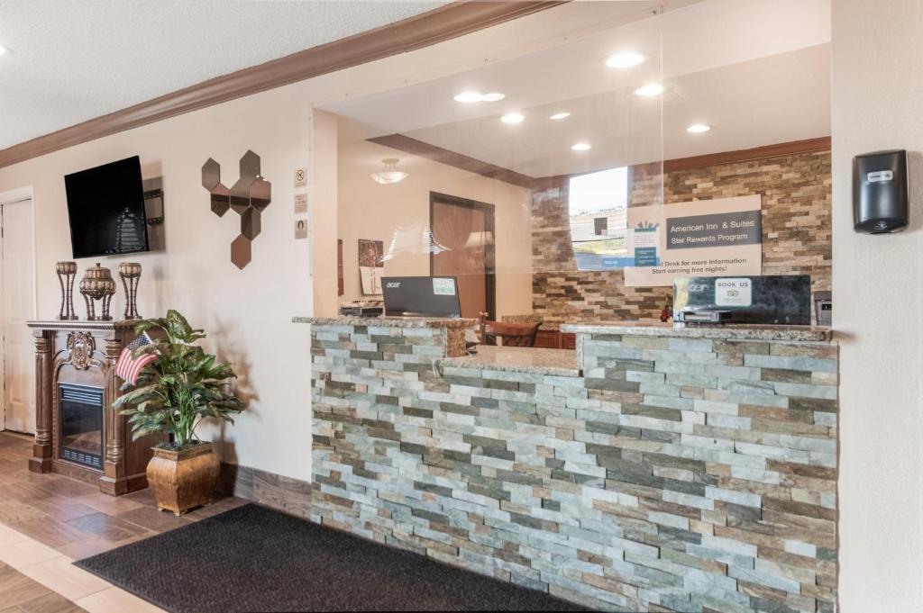 American Inn & Suites Metro Airport photo 4