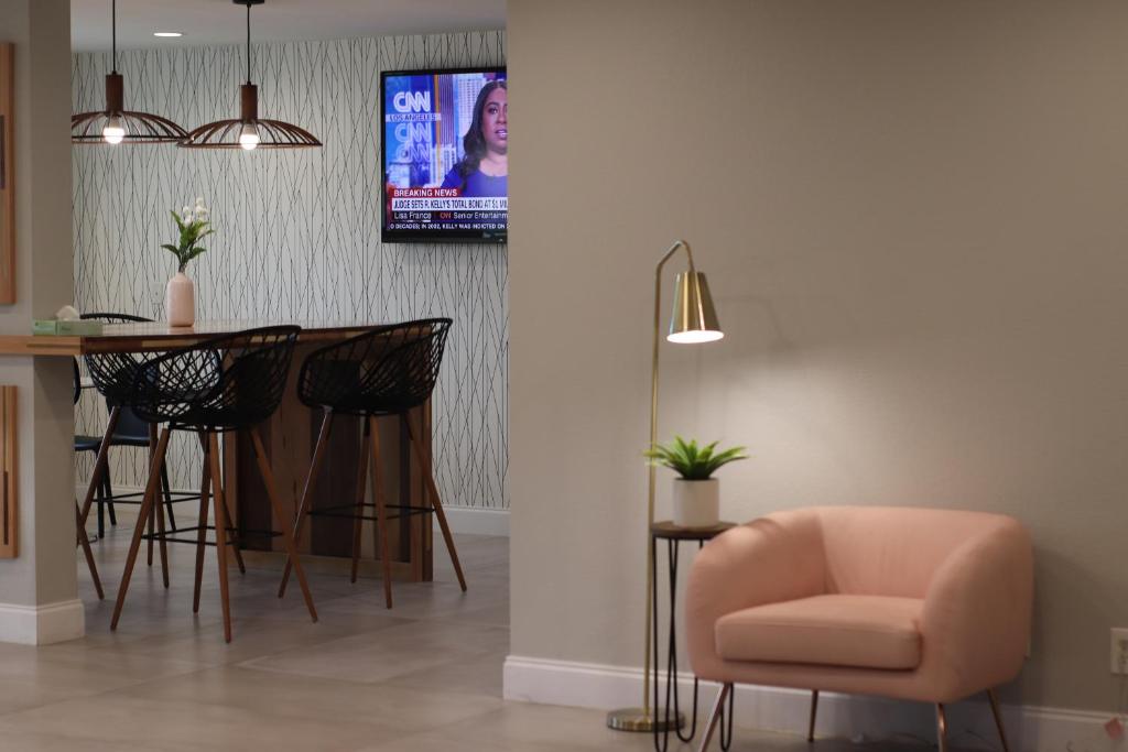 Arya Inn and Suites photo 4