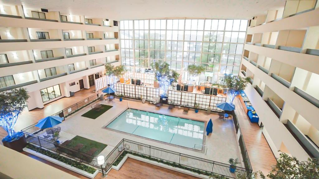 Atrium Hotel and Suites DFW Airport, photo 1