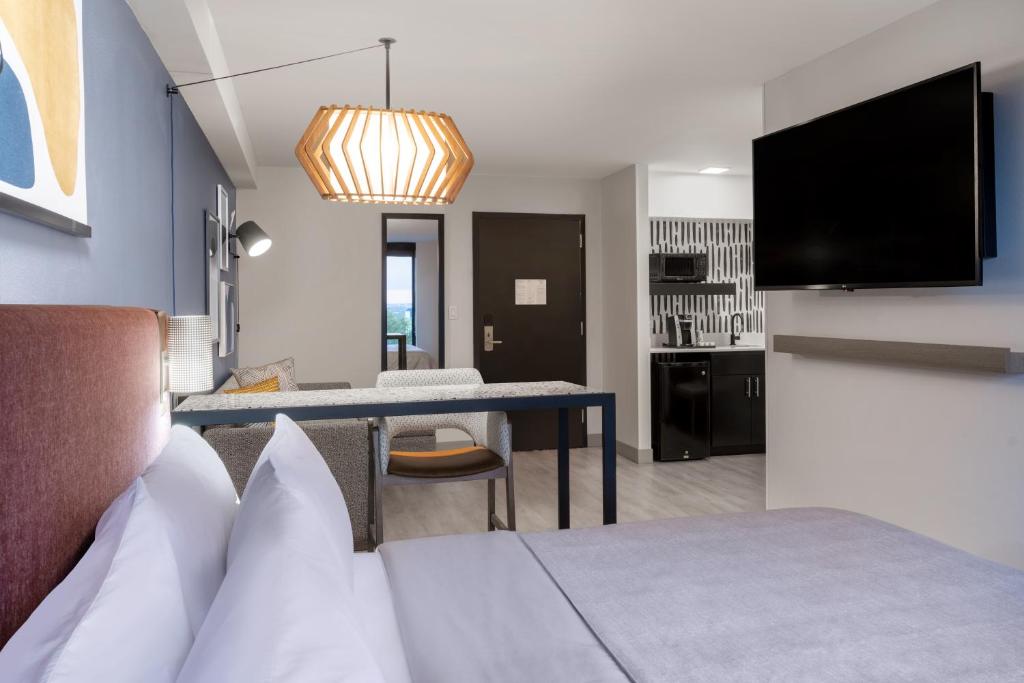Atwell Suites Austin Airport by IHG photo 3