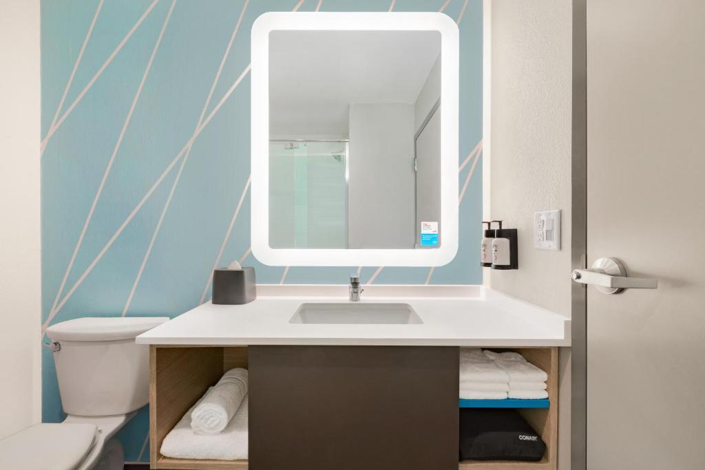 avid hotels - Orlando International Airport by IHG photo 3