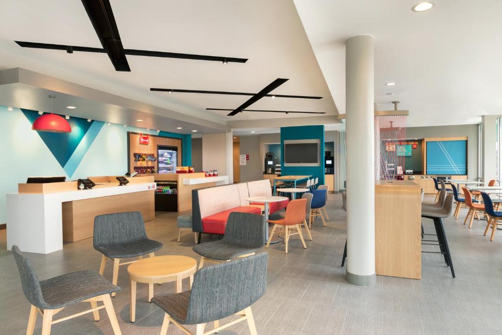avid hotels - Orlando International Airport by IHG photo 4