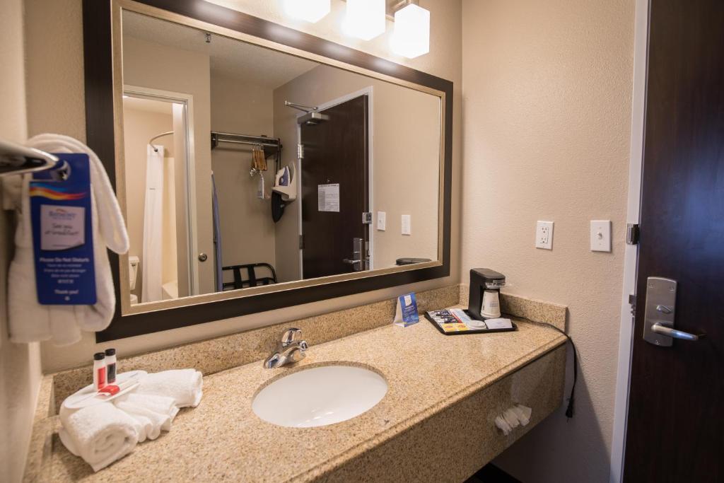 Baymont by Wyndham Detroit Airport/Romulus photo 3