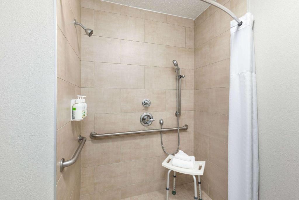 Baymont by Wyndham Nashville Airport photo 3