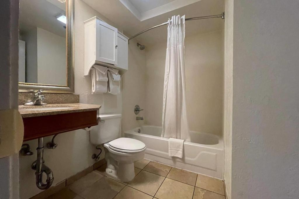 Baymont Inn & Suites by Wyndham Tempe University/Phoenix photo 3