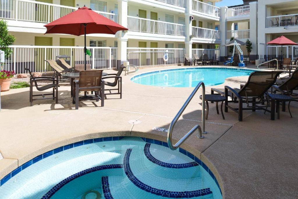 Baymont Inn & Suites by Wyndham Tempe University/Phoenix photo 4