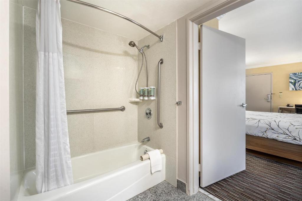 Best Western Airpark Hotel - LAX Airport LA Stadium photo 3