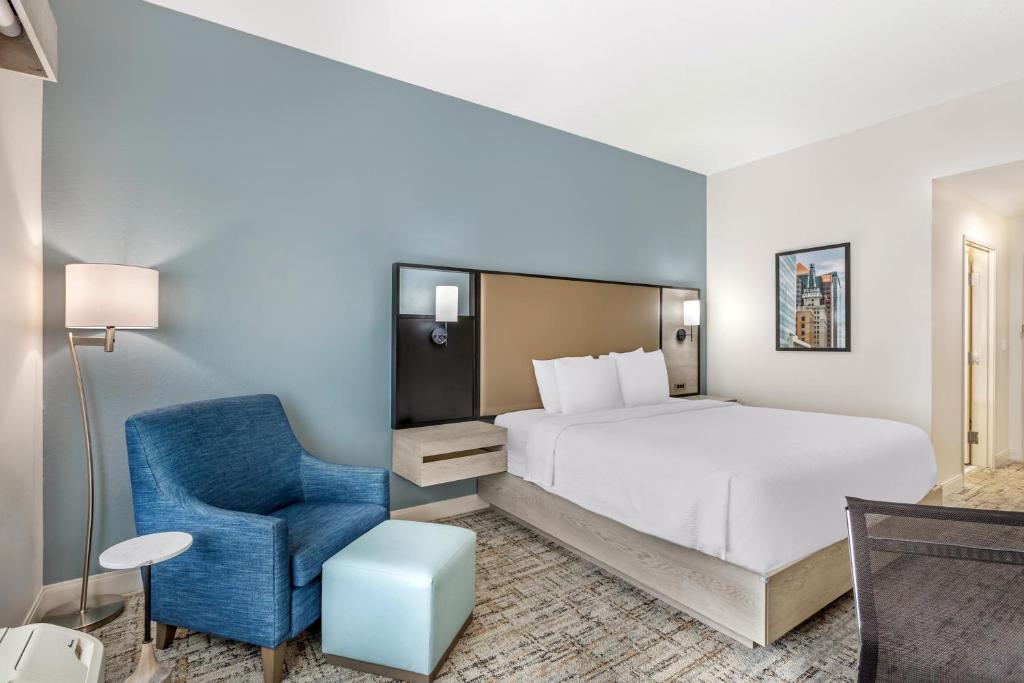 Best Western Plus Airport Inn & Suites photo 2