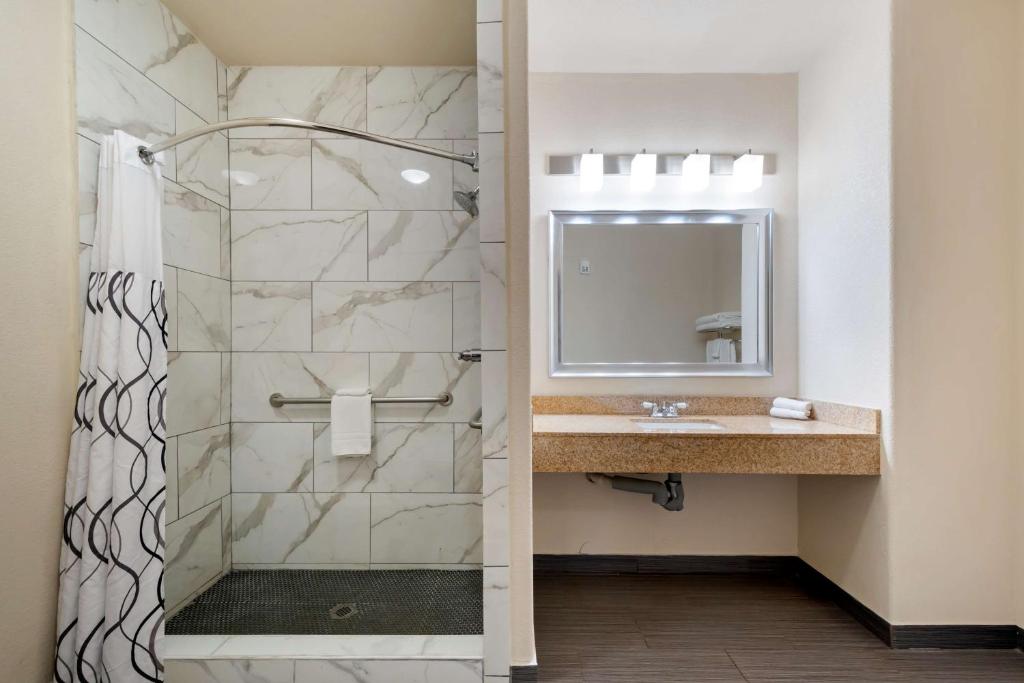 Best Western Plus DFW Airport Suites photo 3