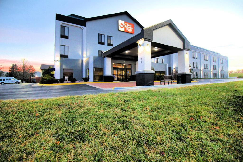 Best Western Plus Kansas City Airport - KCI East, photo 1
