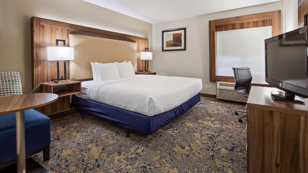 Best Western Plus Kansas City Airport - KCI East photo 2