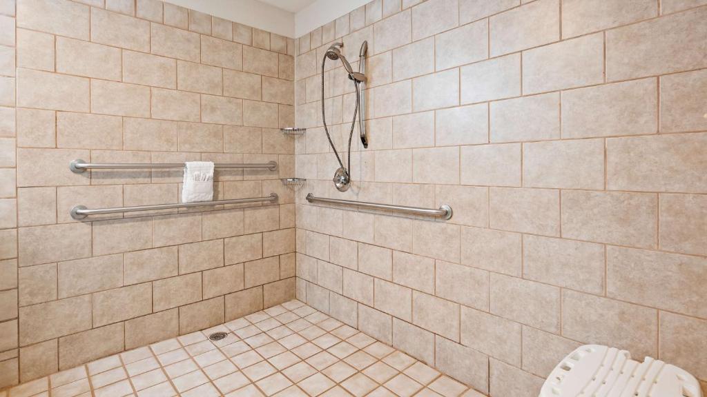 Best Western Plus Kansas City Airport - KCI East photo 3