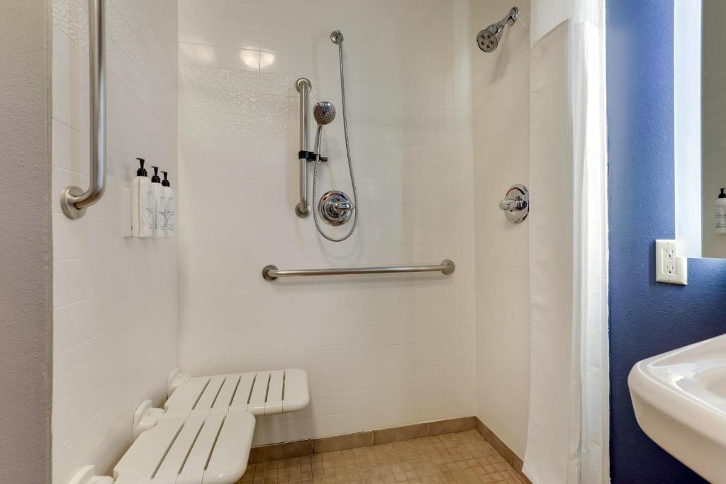 Best Western Plus Las Colinas Inn & Suites photo 2