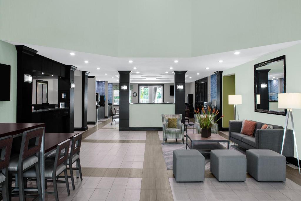 Best Western Plus Miami-Doral/Dolphin Mall photo 2