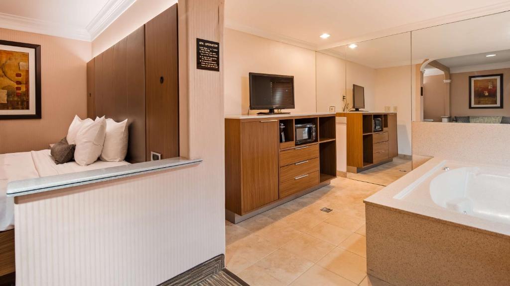 Best Western Plus Suites Hotel - LAX Airport LA Stadium photo 3