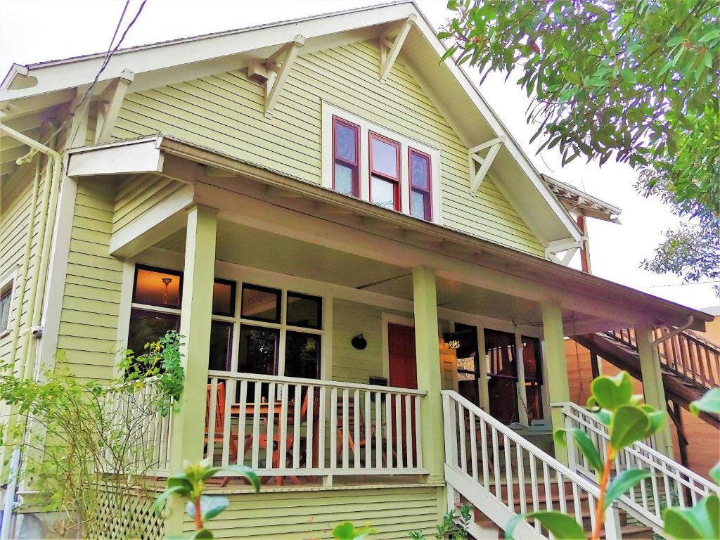 Bluebird Guesthouse, photo 1