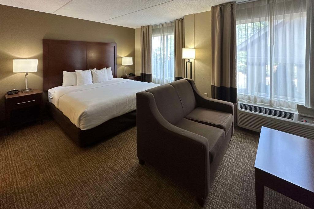 Charlotte Suites by IHG photo 2