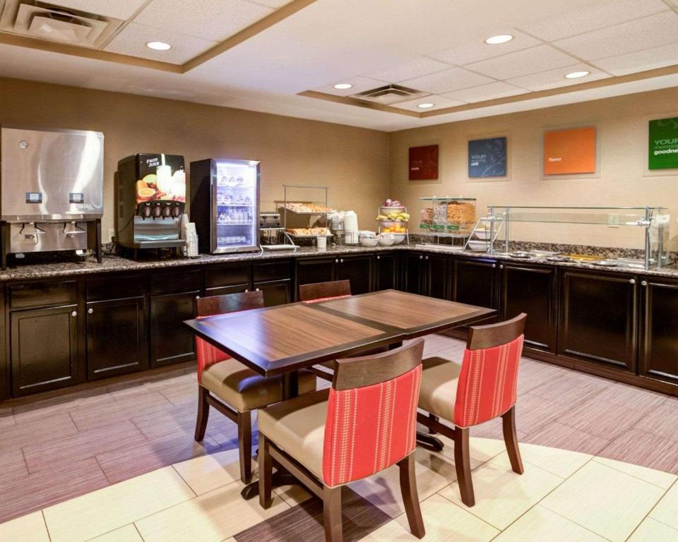 Charlotte Suites by IHG photo 4