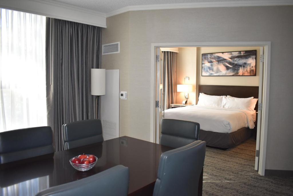 Chicago Marriott Suites O'Hare photo 2