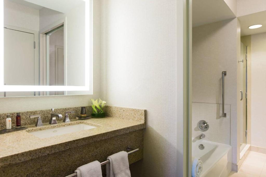 Chicago Marriott Suites O'Hare photo 3