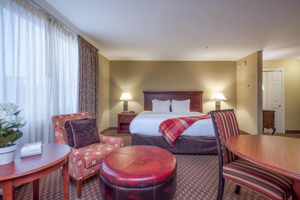 Clarion Collection Hotel Arlington Court Suites photo 2