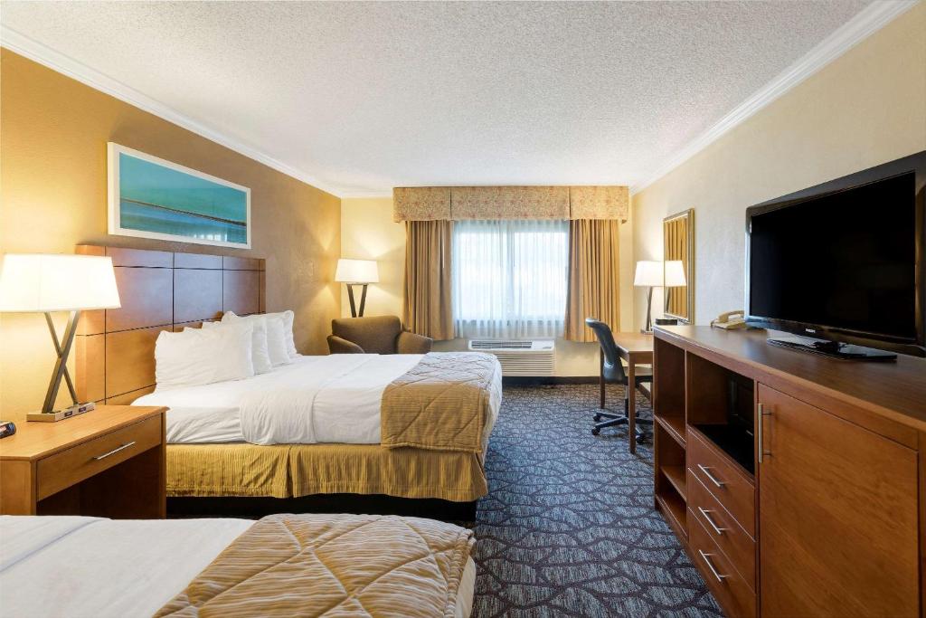 Clarion Hotel Detroit Metro Airport photo 4