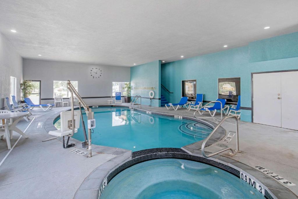 Clarion Inn & Suites DFW North photo 2