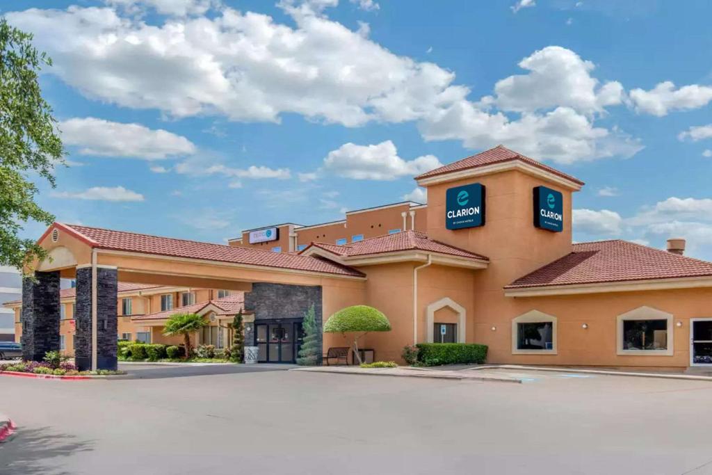 Clarion Inn & Suites DFW North photo 3