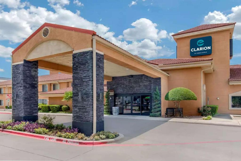 Clarion Inn & Suites DFW North photo 4
