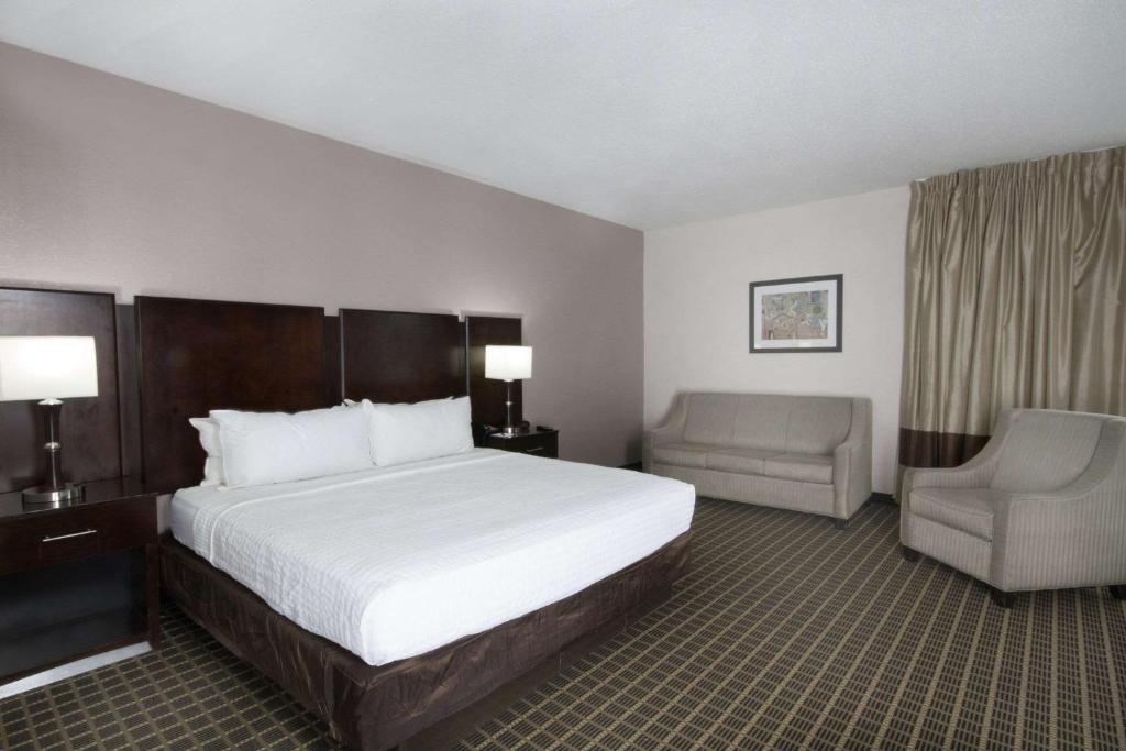 Clarion Inn & Suites Miami International Airport photo 2