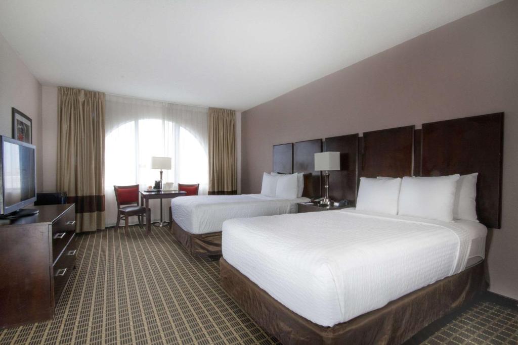 Clarion Inn & Suites Miami International Airport photo 3