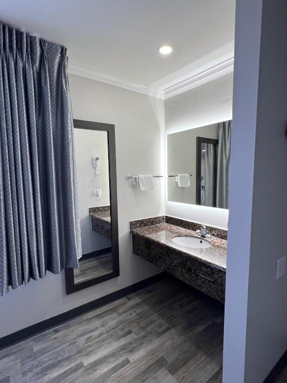 Cloud 9 Inn LAX photo 3