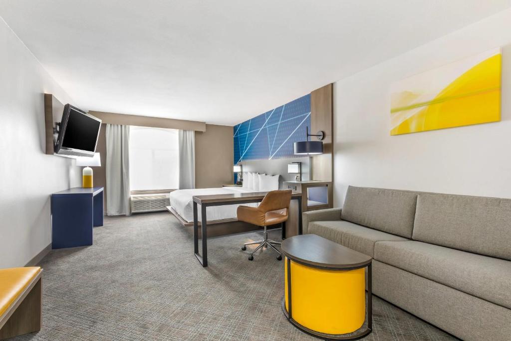 Comfort Inn & Suites Irving Las Colinas DFW photo 4