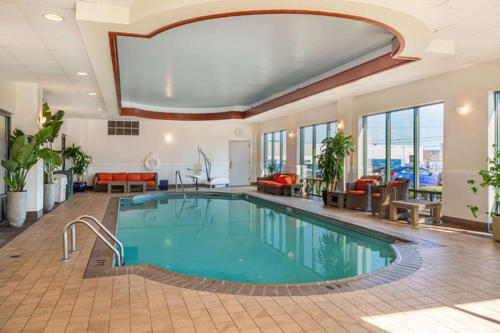 Comfort Inn & Suites Logan International Airport photo 4
