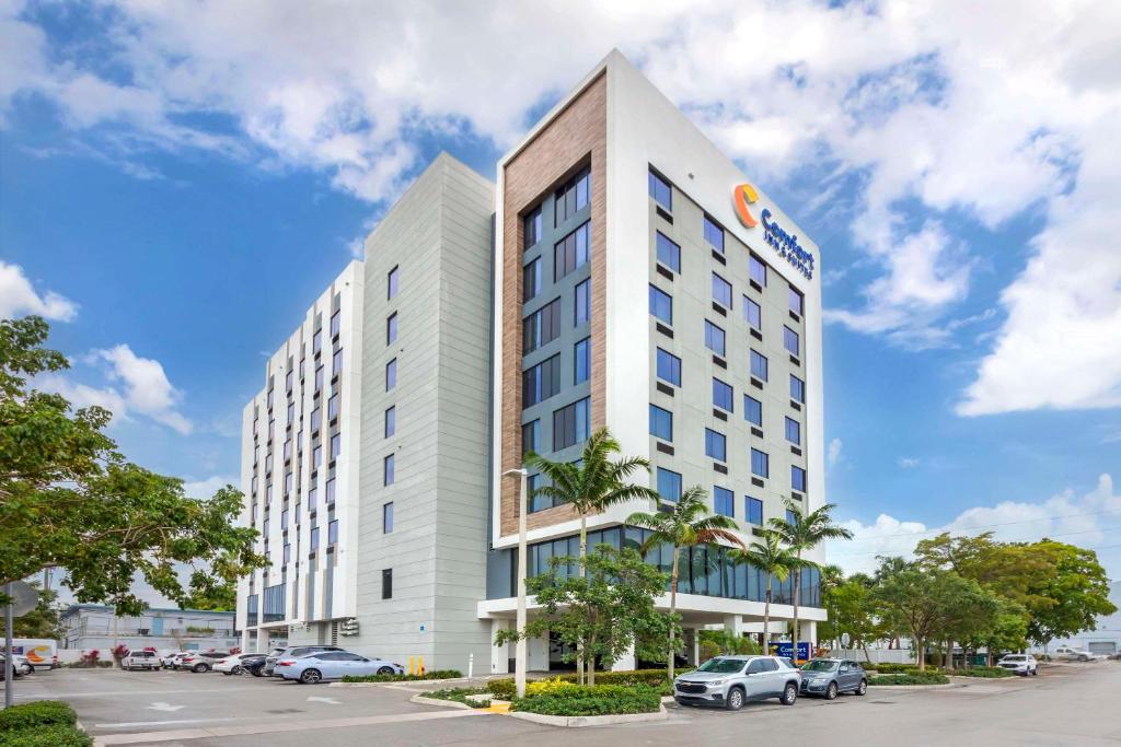 Comfort Inn & Suites Miami International Airport, photo 1