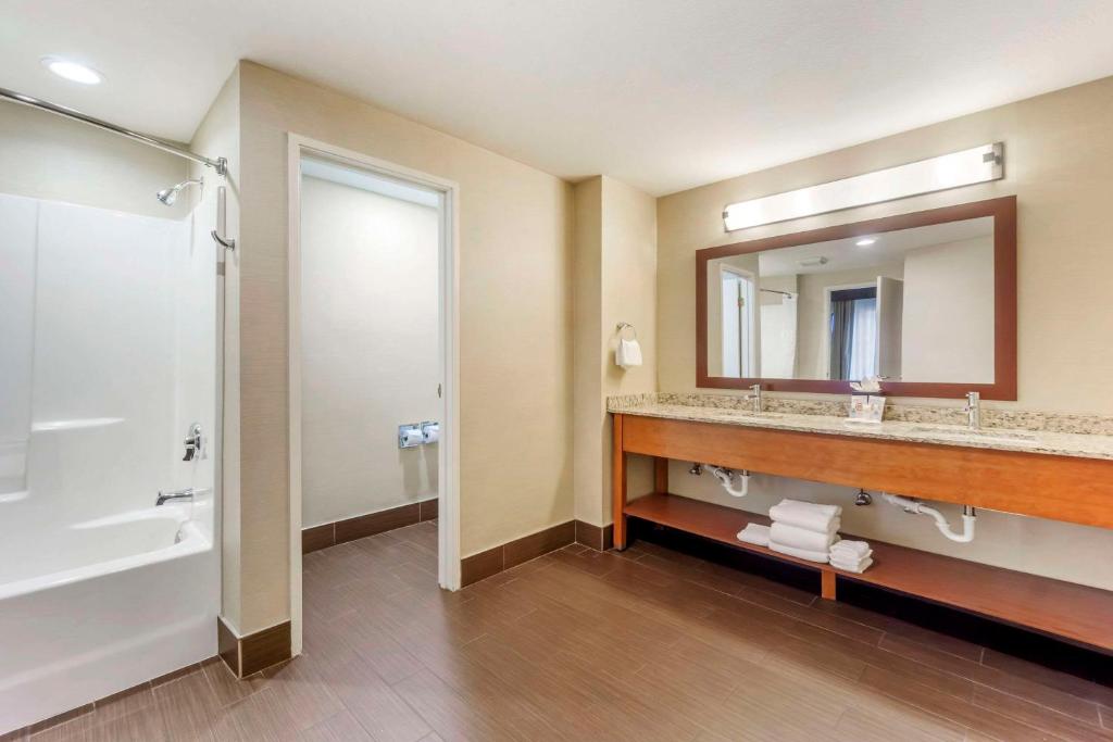 Comfort Inn & Suites Sea-Tac Airport photo 3