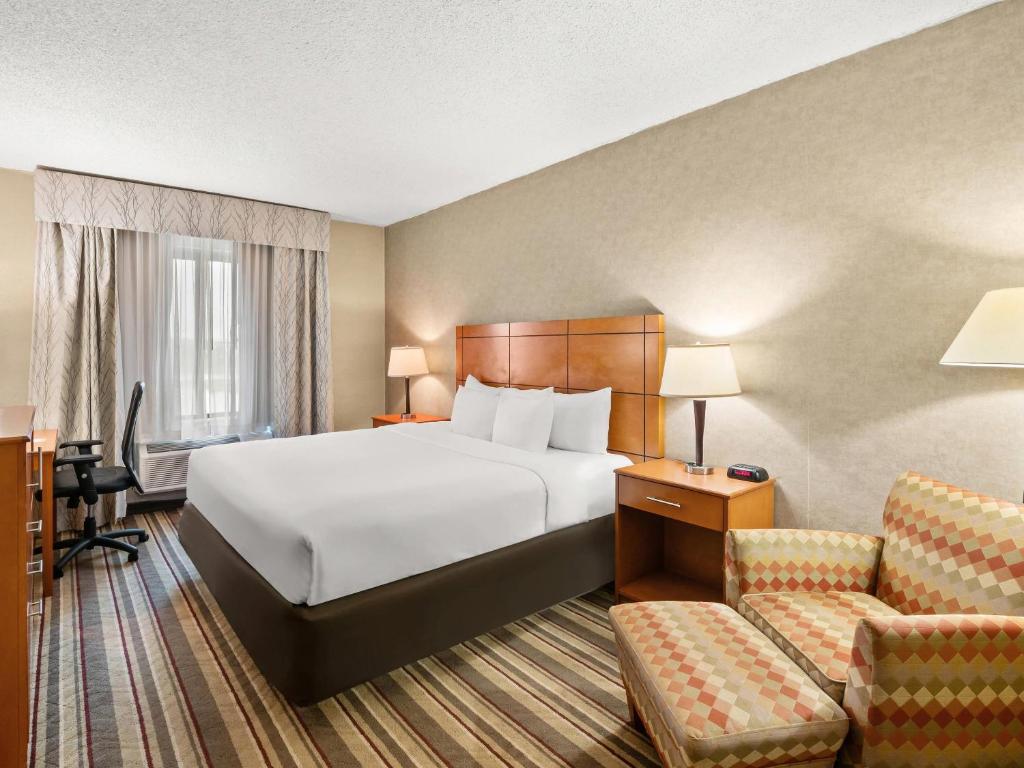 Comfort Inn Metro Airport photo 2