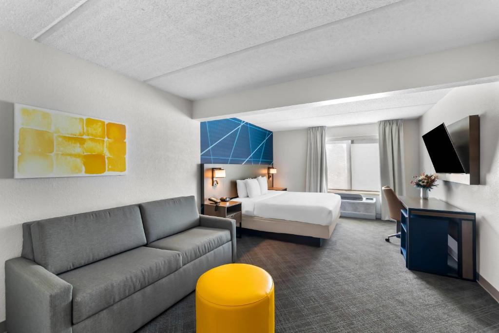 Comfort Suites Austin Airport photo 2