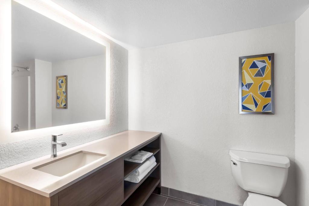 Comfort Suites Austin Airport photo 3