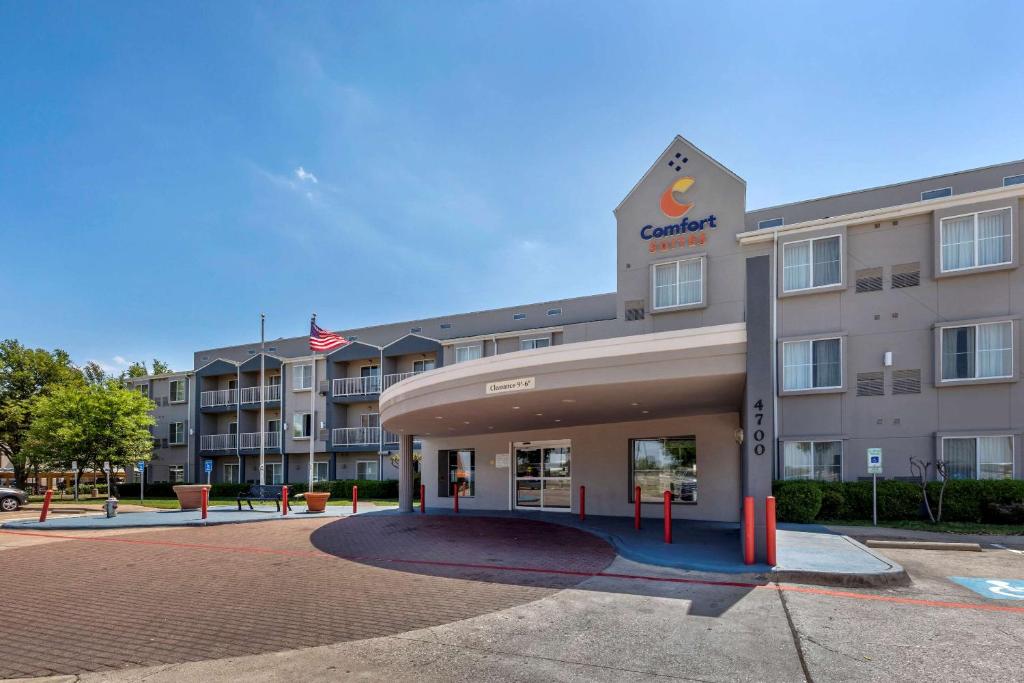 Comfort Suites DFW Airport, photo 1