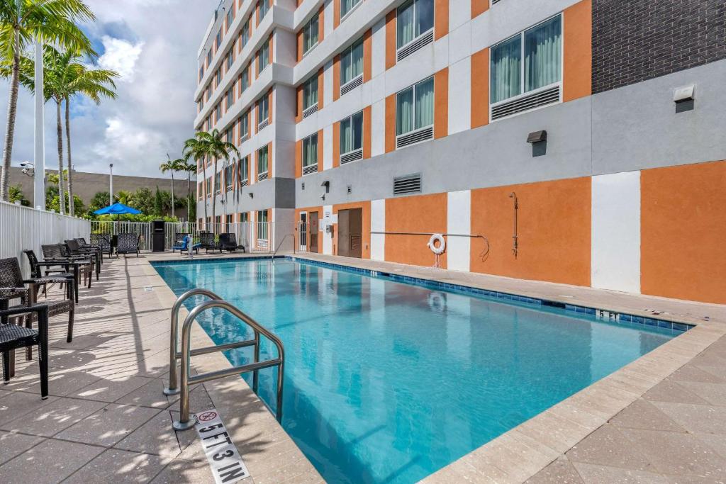Comfort Suites Fort Lauderdale Airport & Cruise Port photo 3