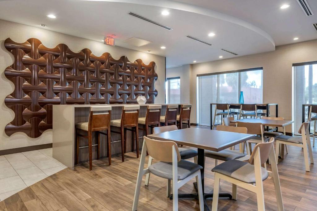 Comfort Suites Fort Lauderdale Airport & Cruise Port photo 4