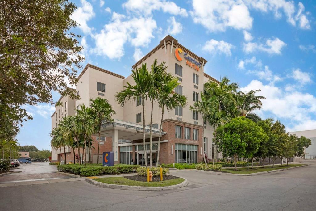 Comfort Suites Miami Airport North, photo 1